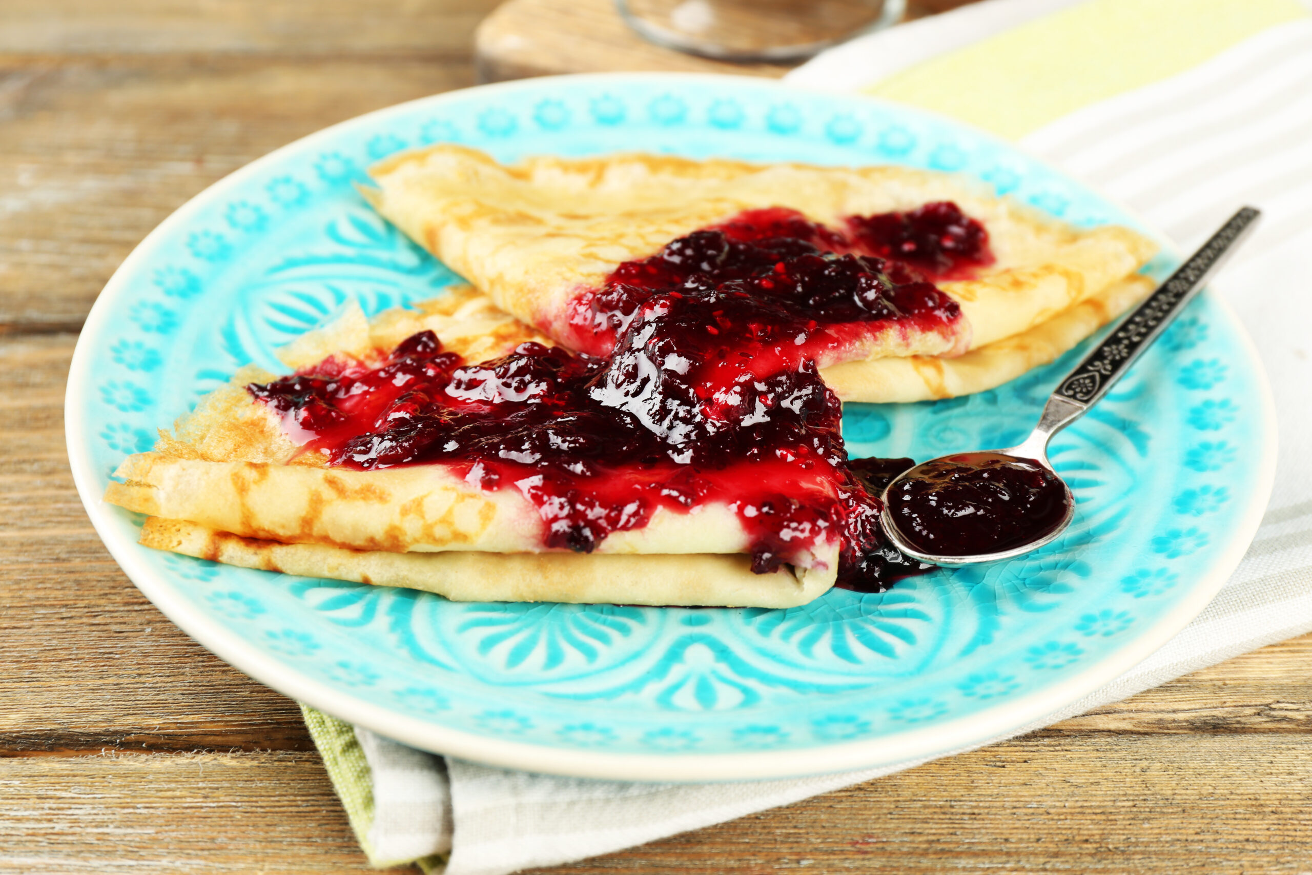 Garnissez vos crêpes, pancakes ou gaufres de confiture EXTRA aux 4 fruits rouges!