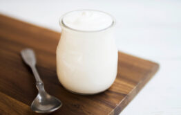 Panna cotta, yaourts et verrines Une cuillère de confiture de reine-claude transforme un simple yaourt en dessert gourmand, sans ajout d’arômes artificiels.